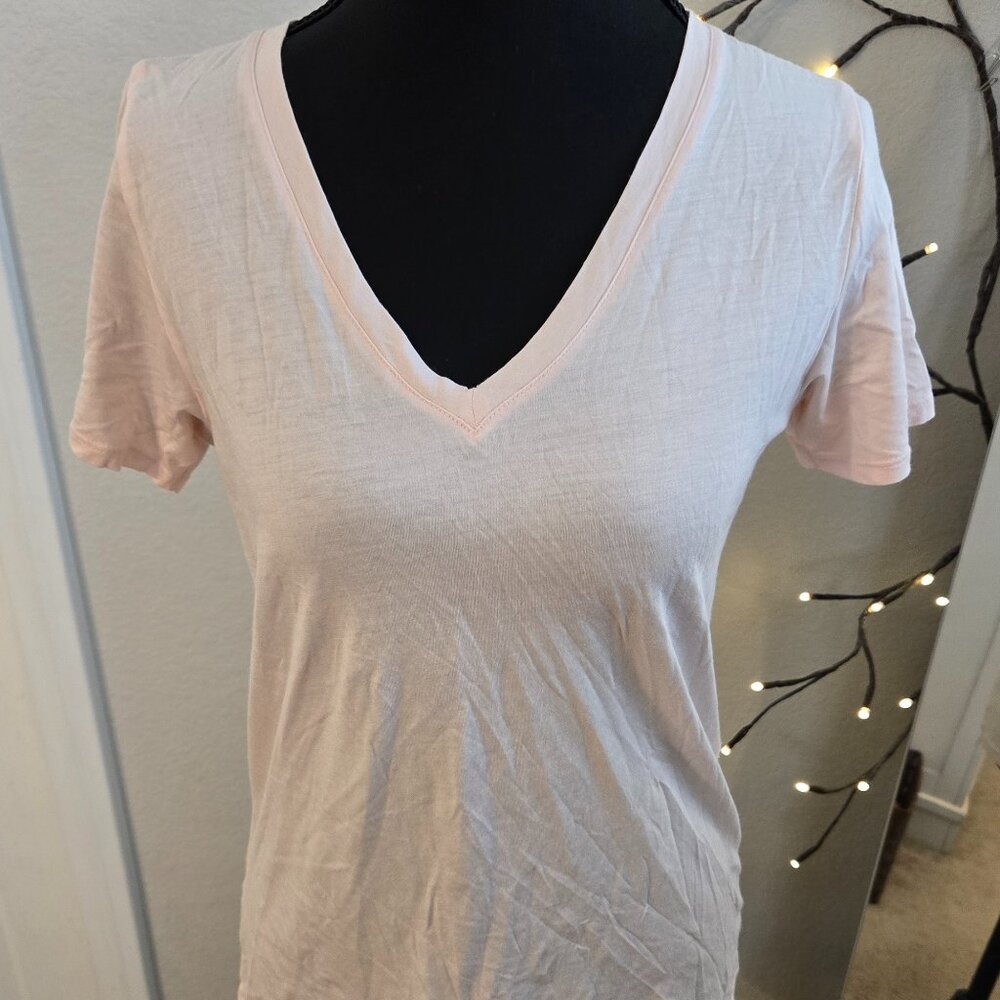 Cuyana - XS - V Neck T Shirt - Peach/Pink - EUC